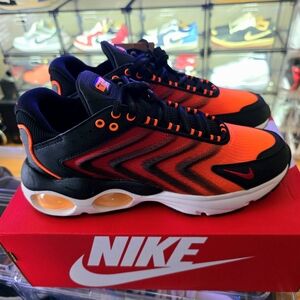 Nike Men's Black and Orange Sneakers